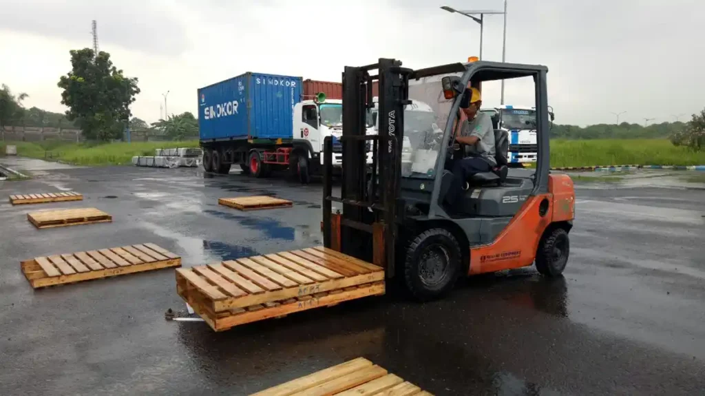 Sekilas Tentang Operator Forklift