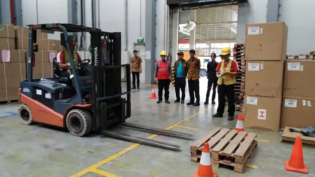 Tugas Utama Operator Forklift